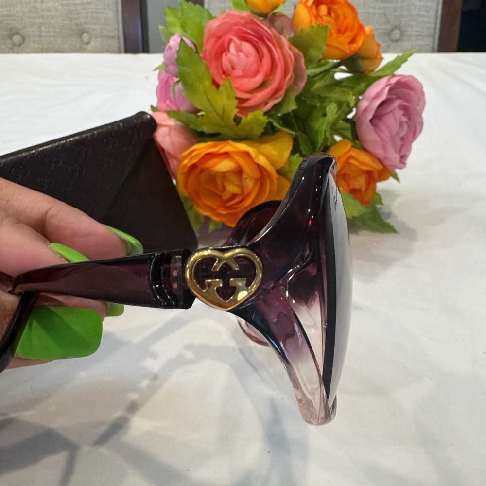 Authentic Gucci Sunglasses with Heart GG logo - Picture 2 of 10